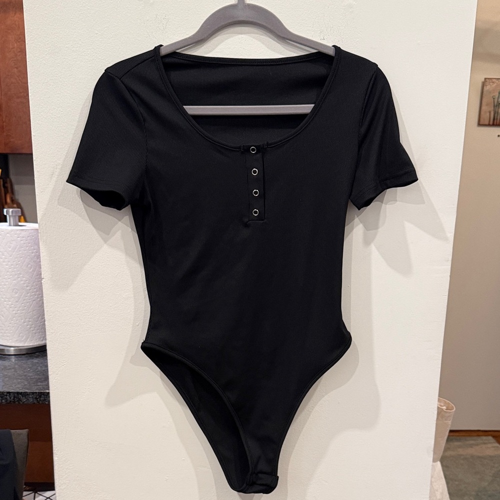 SHEIN Black Short Sleeve snap front Bodysuit medium new